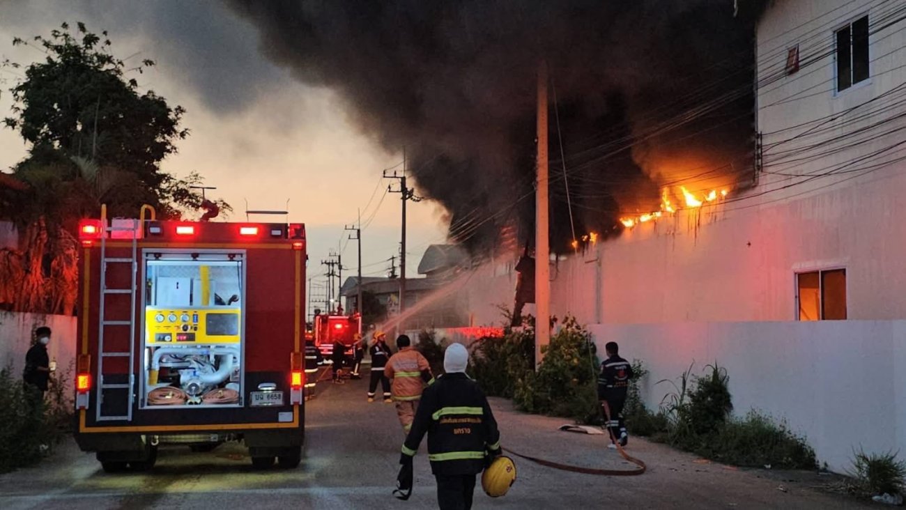 วันอังคาร ที่ 29 เมษายน 2568 เวลา 18.30 น. ศูนย์วิทยุนรสิงห์ สถานีตำรวจภูธรเมืองสมุทรสาคร ได้รับแจ้งมีเหตุเพลิงไหม้เกิดขึ้นที่ บริษัทไทนี่ไลอ้อน จำกัด เลขที่ 61/16-17 หมู่ที่ 8 ต.นาดี อ.เมือง จ.สมุทรสาคร