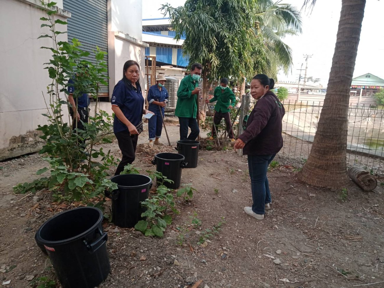 เทศบาลตำบลนาดี เดินหน้าขับเคลื่อนแผนปฏิบัติการเชิงกลยุทธ์แนวใหม่ RE-X-RAY ภายใต้ โครงการถังขยะเปียก ลดโลกร้อน โดยเน้นการติดตามและสนับสนุนให้ทุกครัวเรือนใช้ถังขยะเปียกอย่างต่อเนื่อง